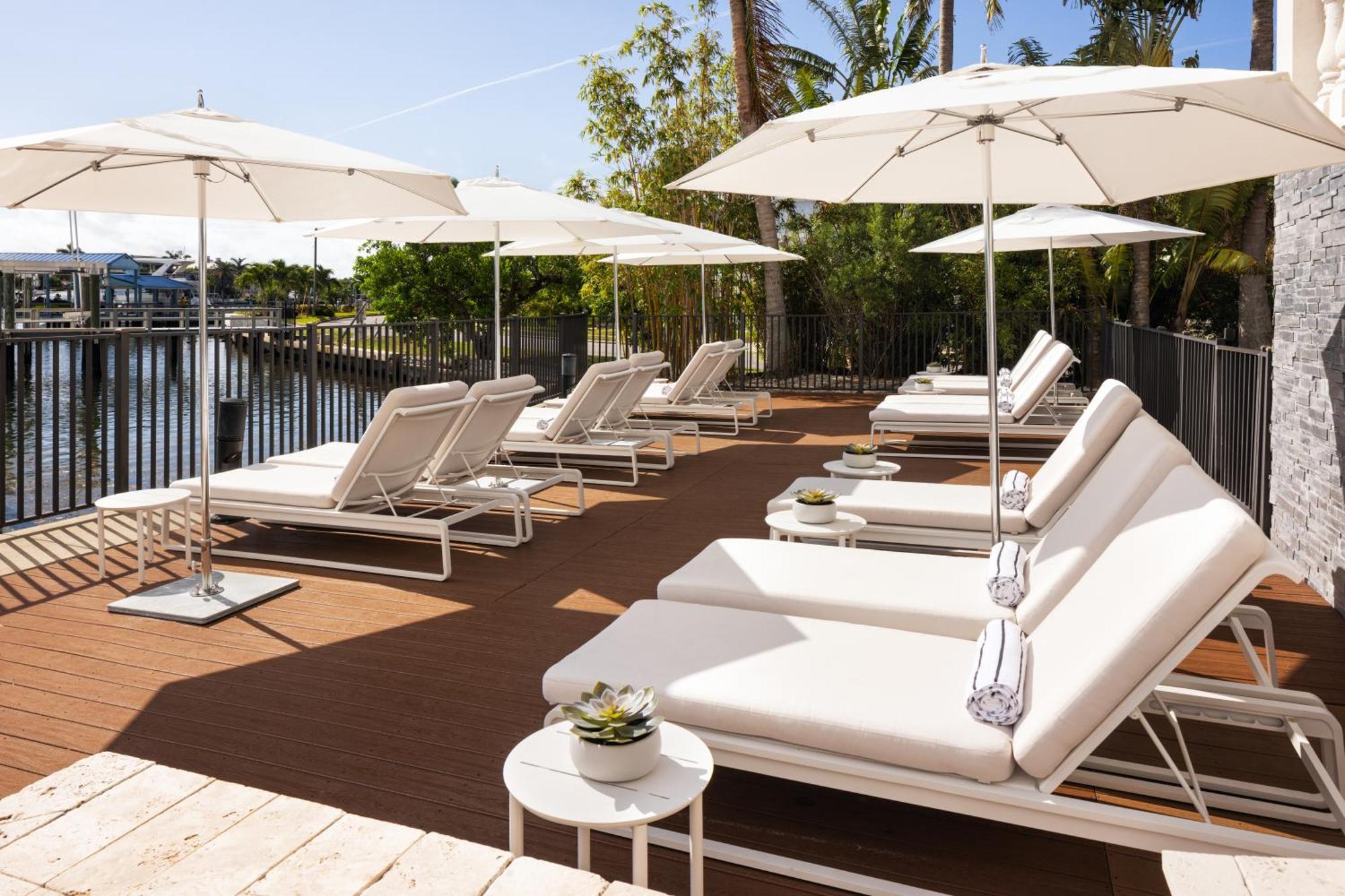 เดอะ โฮเต็ล ซาโมรา Hotel เซนต์พีทบีช ภายนอก รูปภาพ
